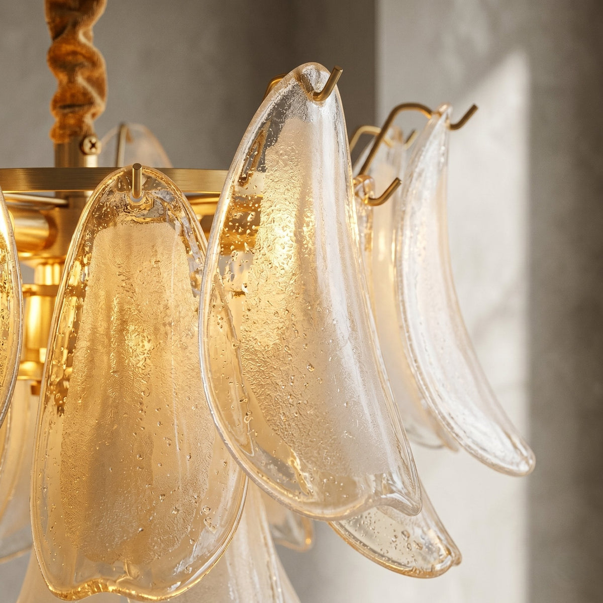 Lustre suspension floral, diamètre 50 cm, hauteur 35 cm, parfait pour une salle à manger ou une chambre à coucher.