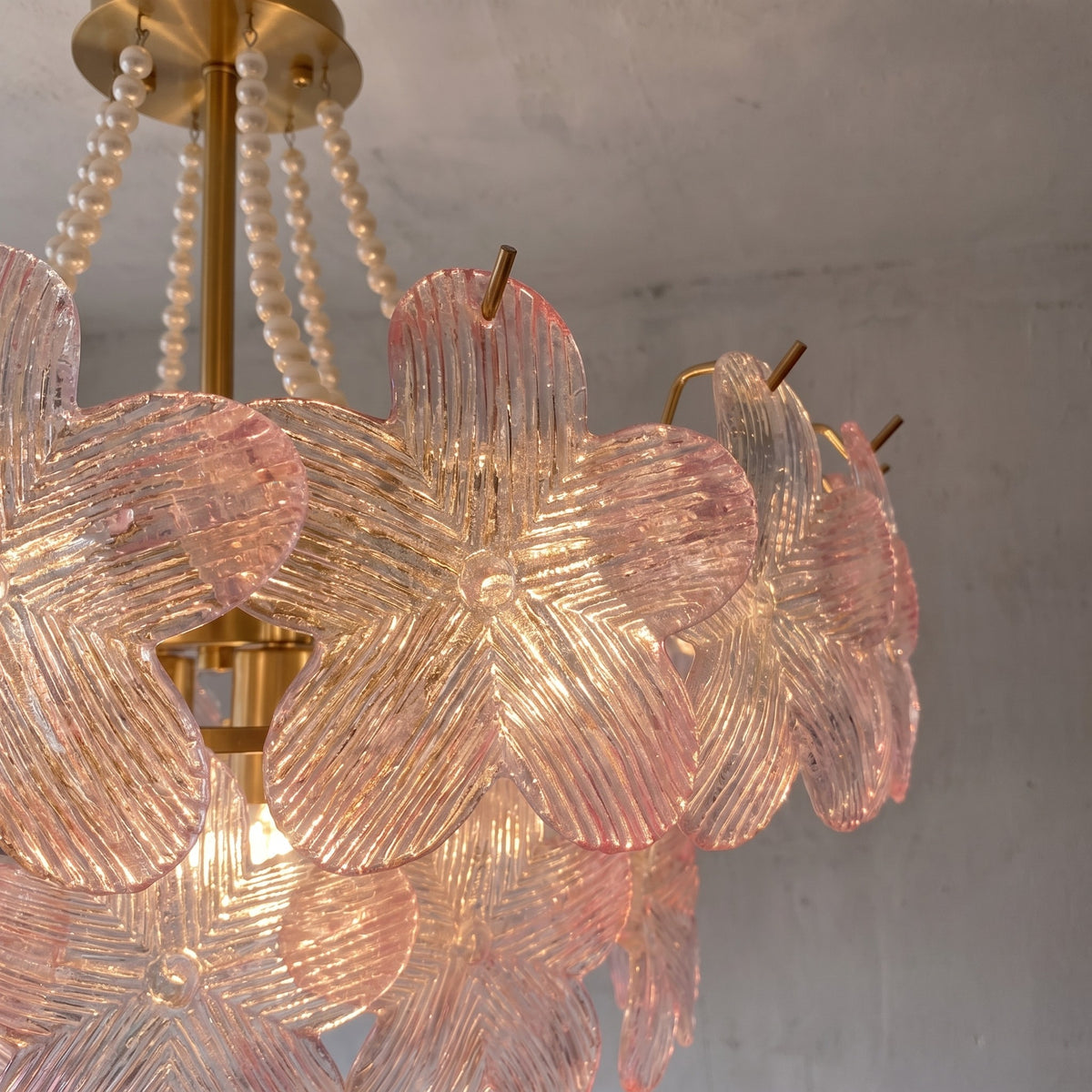 Lustre Rose Style Murano Floral en Verre Délicat pour Salon et Chambre