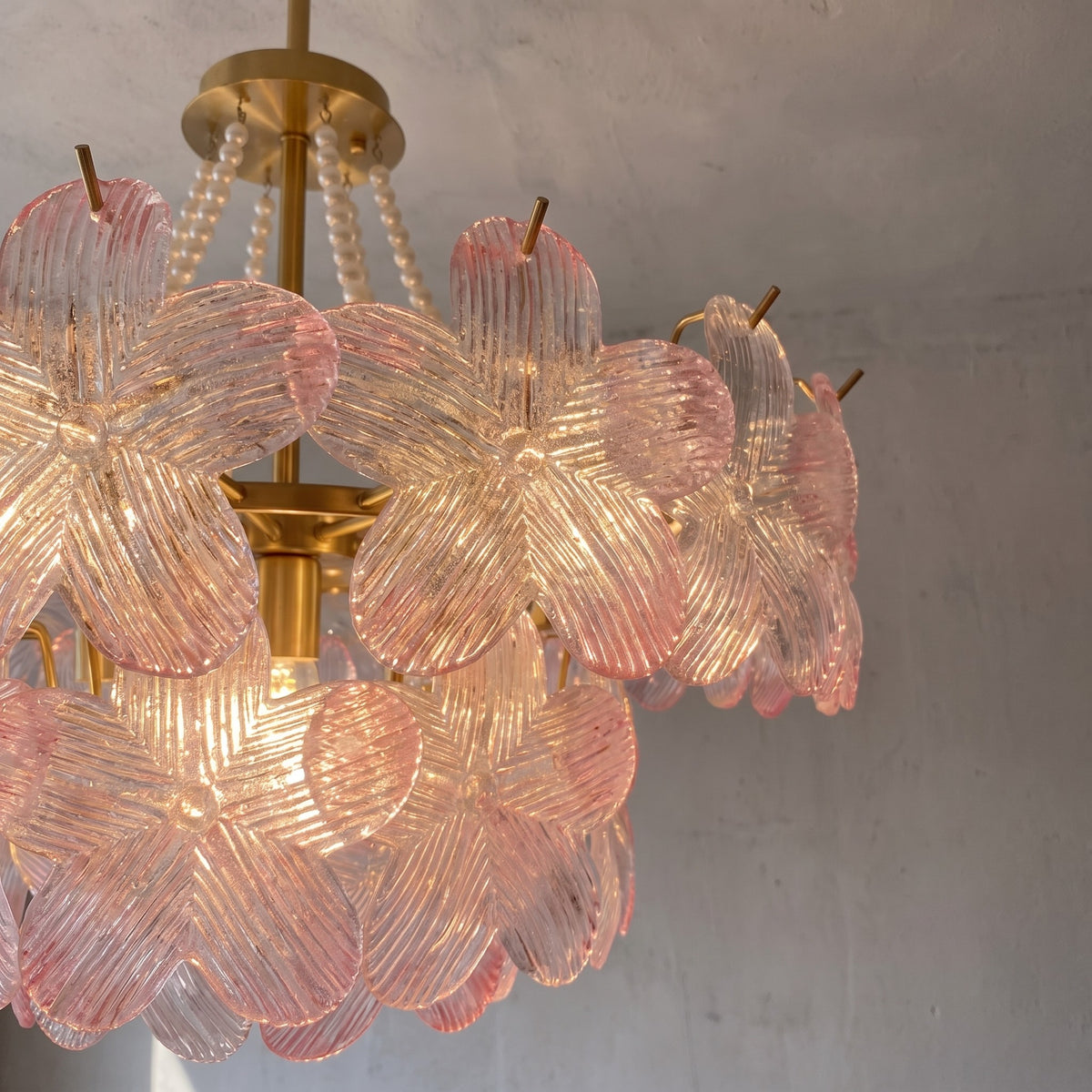 Lustre Rose Style Murano Floral en Verre Délicat pour Salon et Chambre