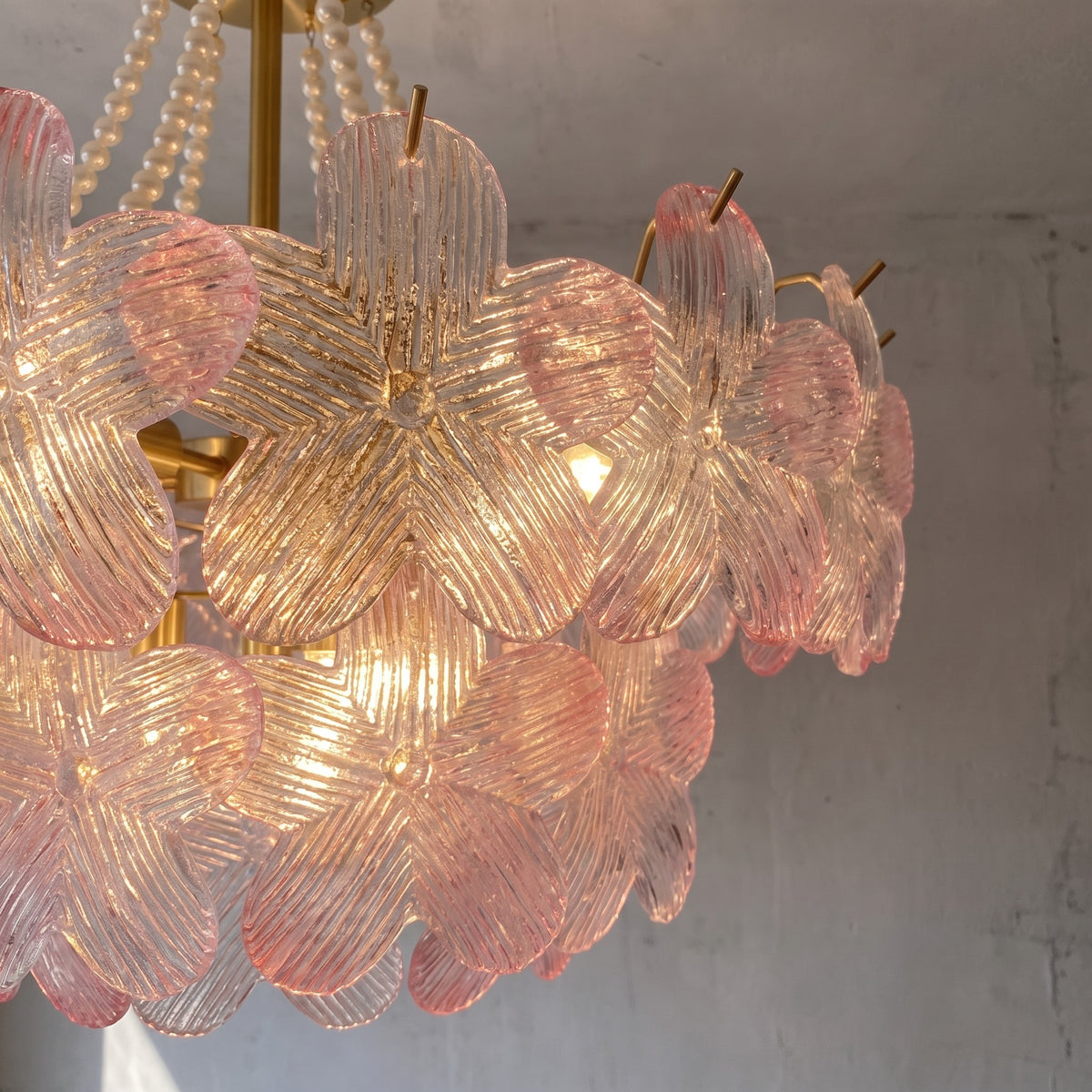 Lustre Rose Style Murano Floral en Verre Délicat pour Salon et Chambre
