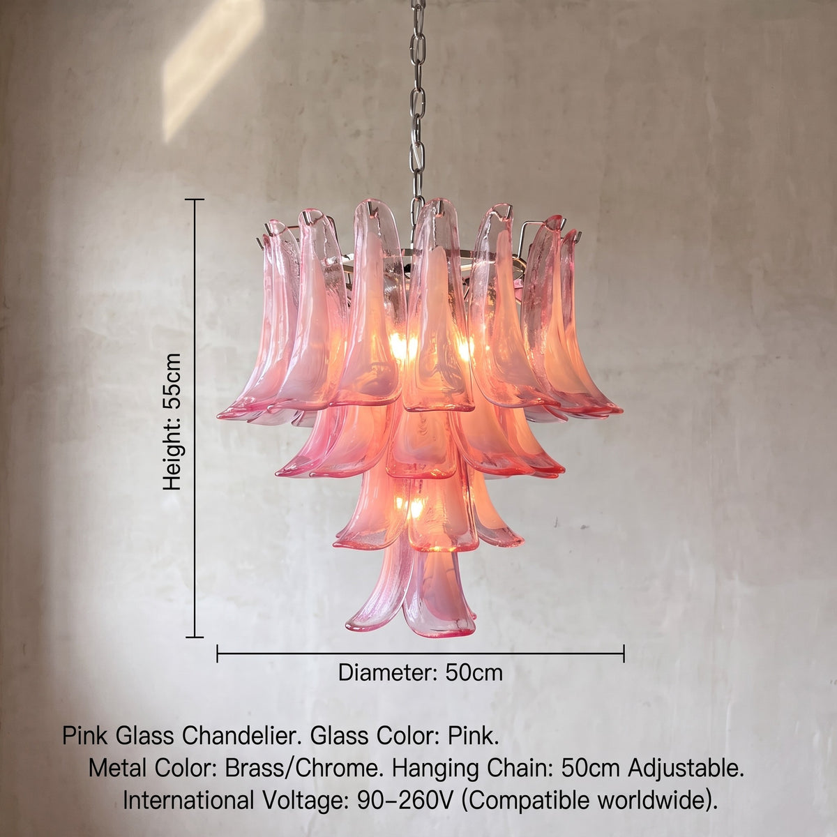 Lustre suspension Murano rose mesurant 55 cm de hauteur, pièce maîtresse pour un hall d'hôtel ou une salle à manger au style affirmé et chic.