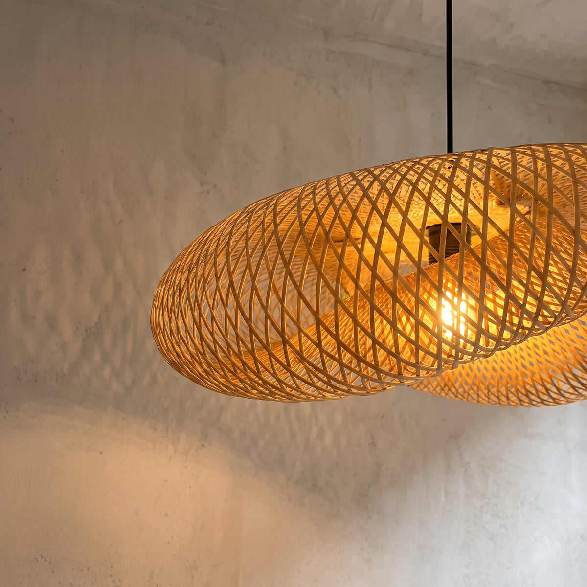 Woven Natural Bamboo LED Pendant Light – Bohemian Design for Living Room & Bedroom