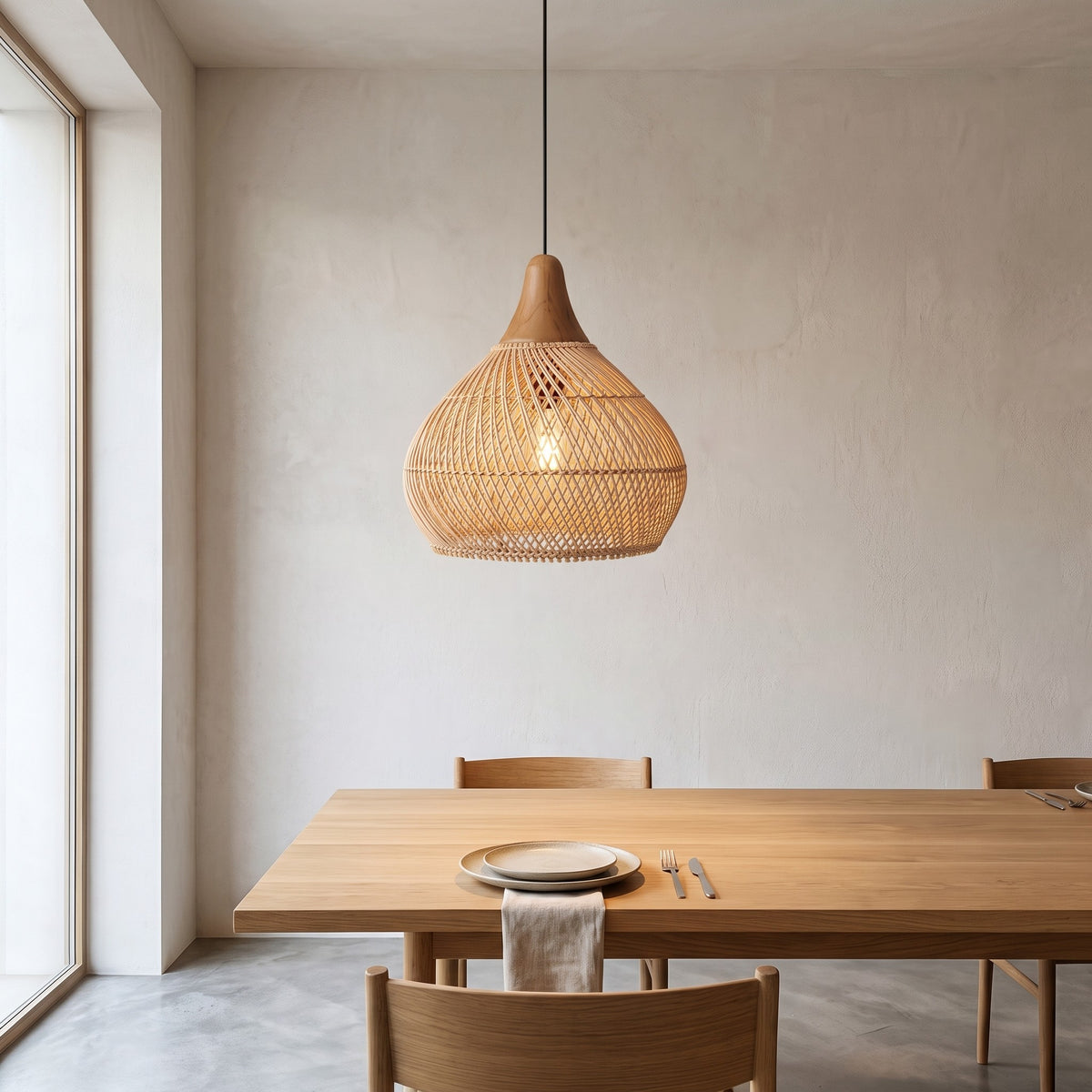 Vue rapprochée de l'abat-jour en rotin naturel, mettant en évidence le tressage artisanal délicat du luminaire suspendu E27 pour l'intérieur.