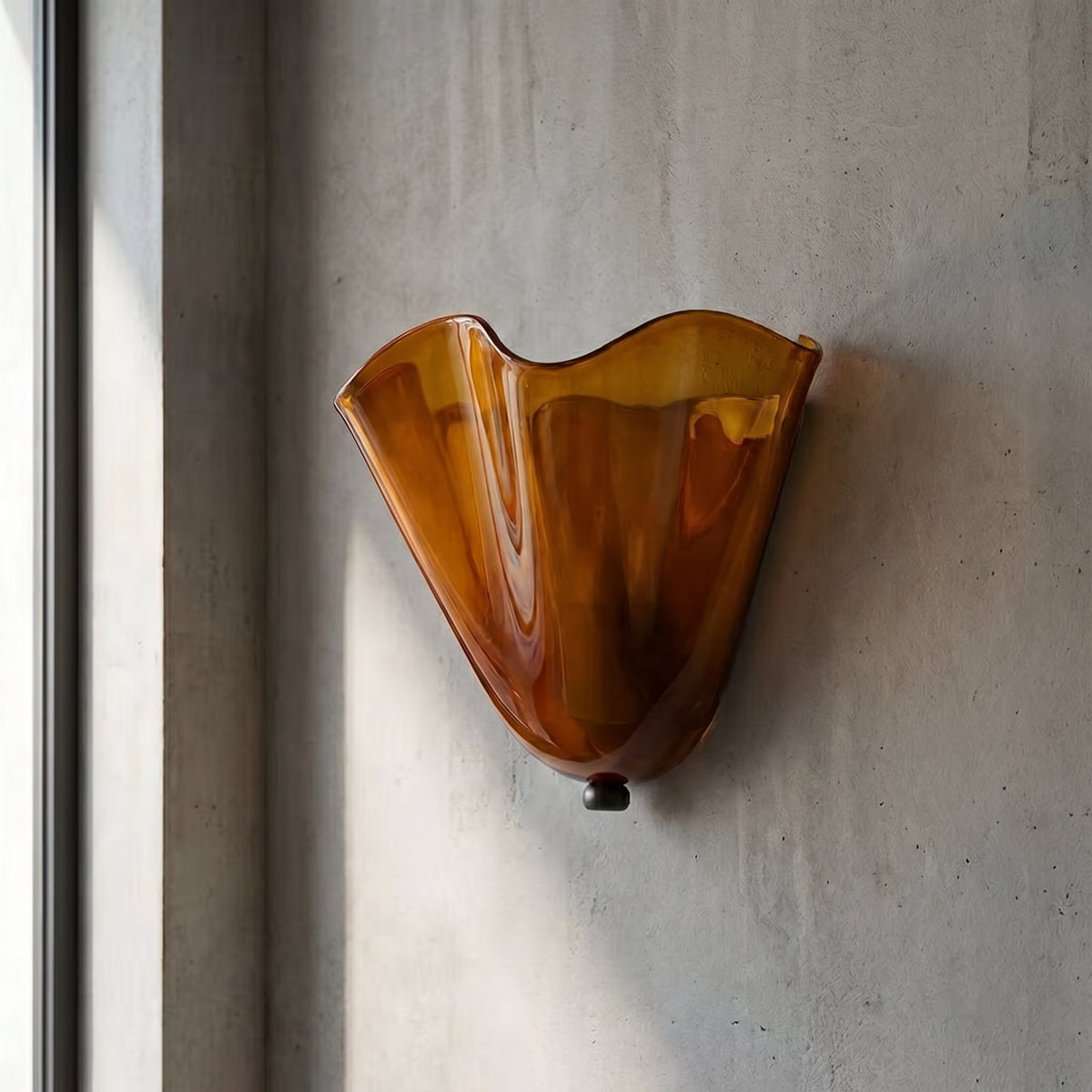 Gros plan sur le culot E14 et l'ampoule LED incluse dans l'applique murale, montrant la source de lumière au cœur du luminaire.
