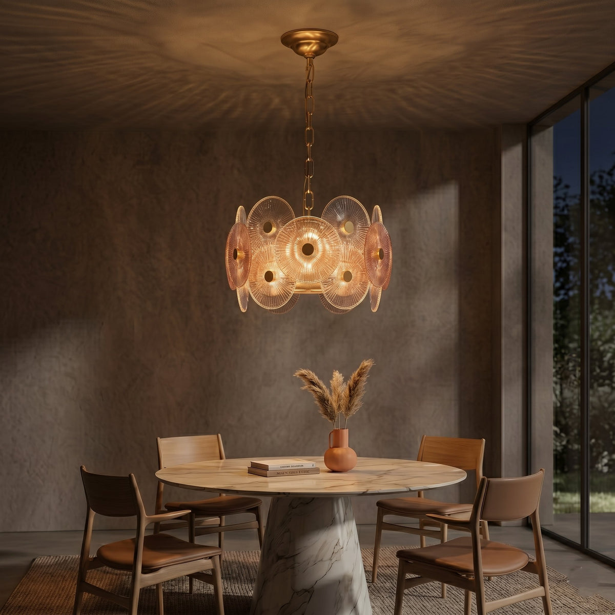 Lustre lumineux avec ses 8 ampoules E14 allumées, projetant une lumière douce et accueillante dans un salon élégant.