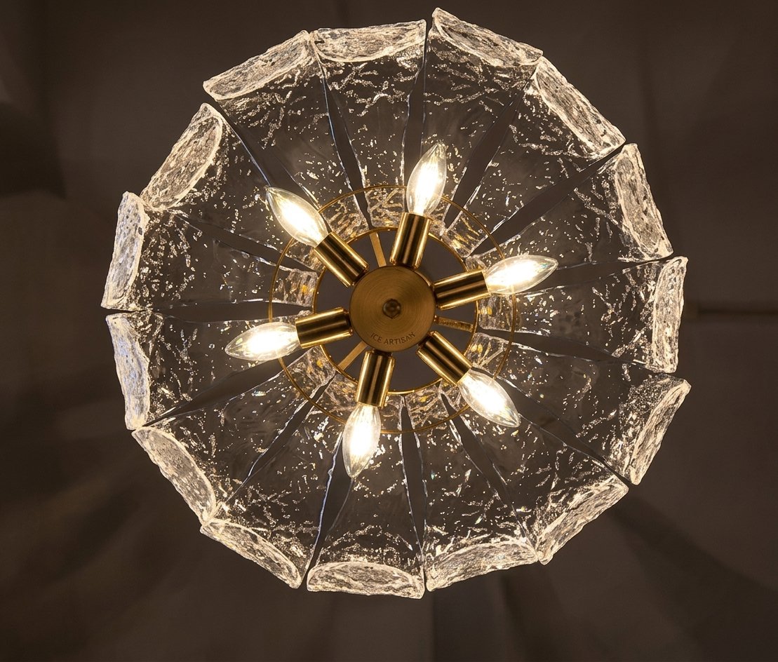 Perspective du lustre floral, montrant sa taille imposante et son intégration harmonieuse dans un intérieur raffiné.