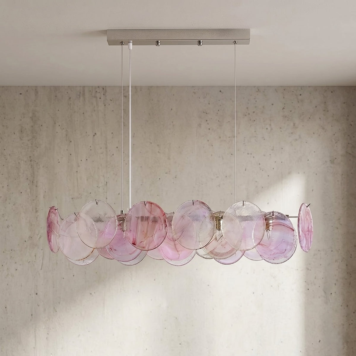 Suspension design aux dimensions généreuses (90 cm), idéale pour sublimer un grand espace comme une salle à manger ou hôtel.